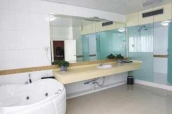 Urumqi Jingu Hotel 外观 照片